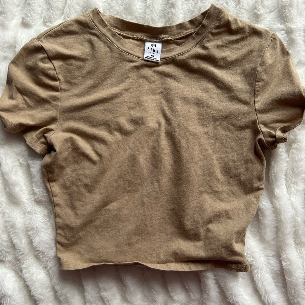 Crop tan short sleeve, open back with cute buckle